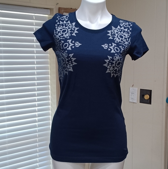 Tops - NWT Women's Navy Blue Cap Sleeve Tee Medium T-Shirt Slim Fit Silver Aztec Print